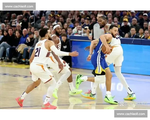 近期NBA赛场群星闪耀强队角逐季后赛格局渐趋明朗东西部竞争白热化